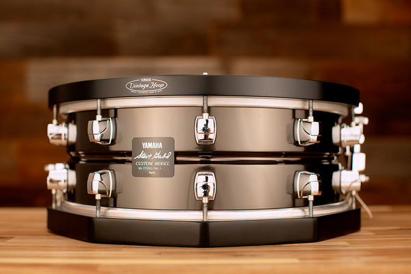 YAMAHA 14 X 5 STEVE GADD SIGNATURE STEEL SNARE DRUM (SD-255SG) WITH YAMAHA  VINTAGE WOOD HOOPS (PRE-LOVED) (S.N. 182)