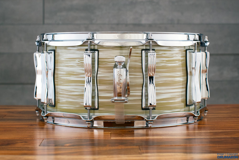 Classic discount snare drums
