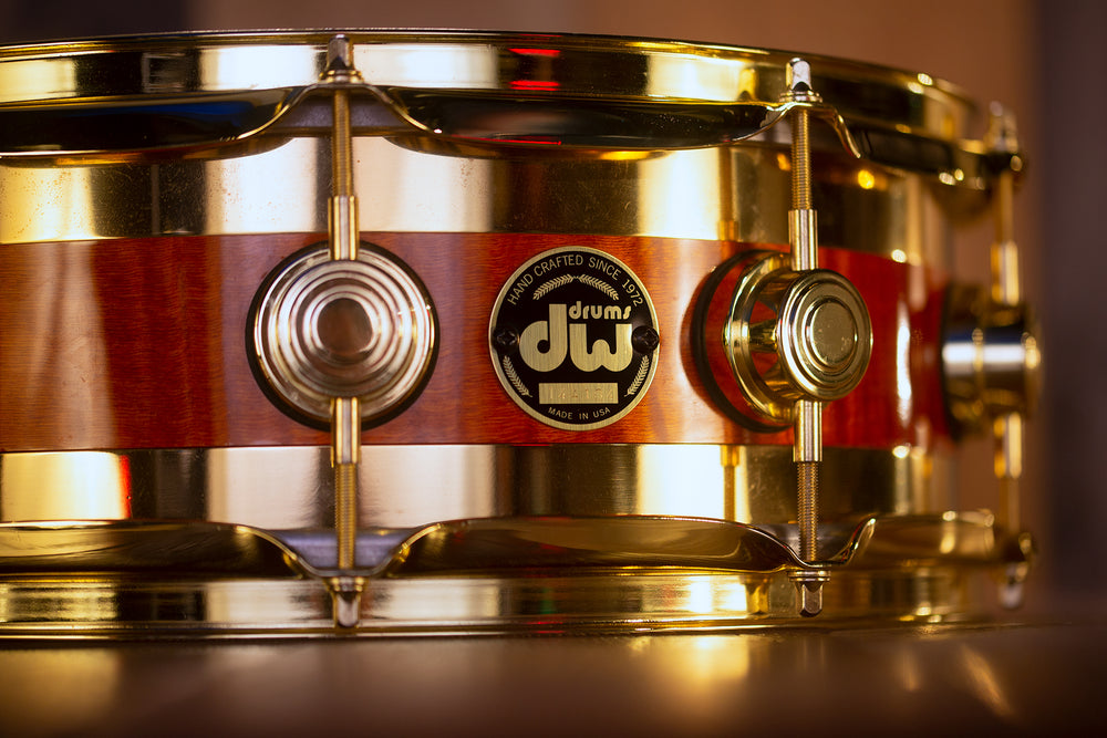 DW 14 X 5 COLLECTORS SPECIALITY EDGE BRASS MAPLE SNARE DRUM, AMBER