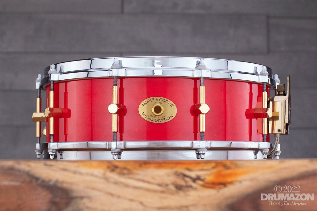 NOBLE & COOLEY 14 X 5 SOLID SHELL CLASSIC MAPLE SNARE DRUM, TRANSLUCENT CHERRY RED, (PRE-LOVED)