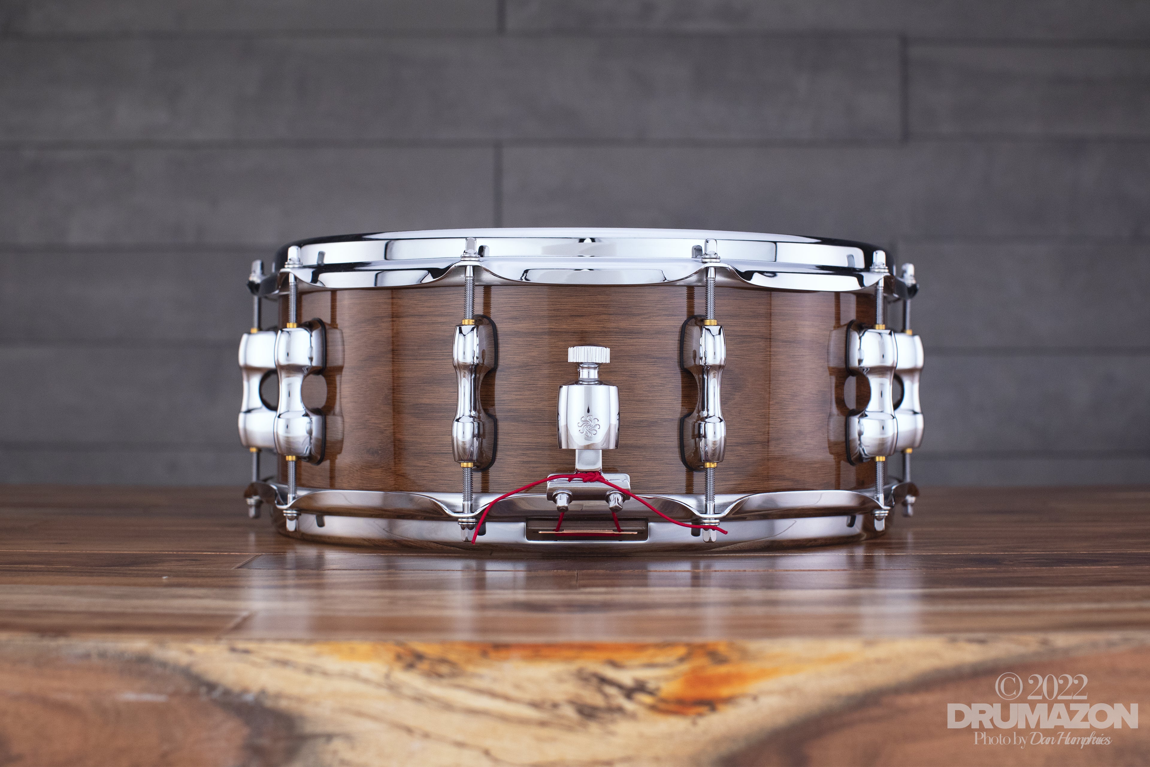 SAKAE 14 X 5.5 BRASS SNARE DRUM BLACK NICKEL FINISH (PRE-LOVED) – Drumazon